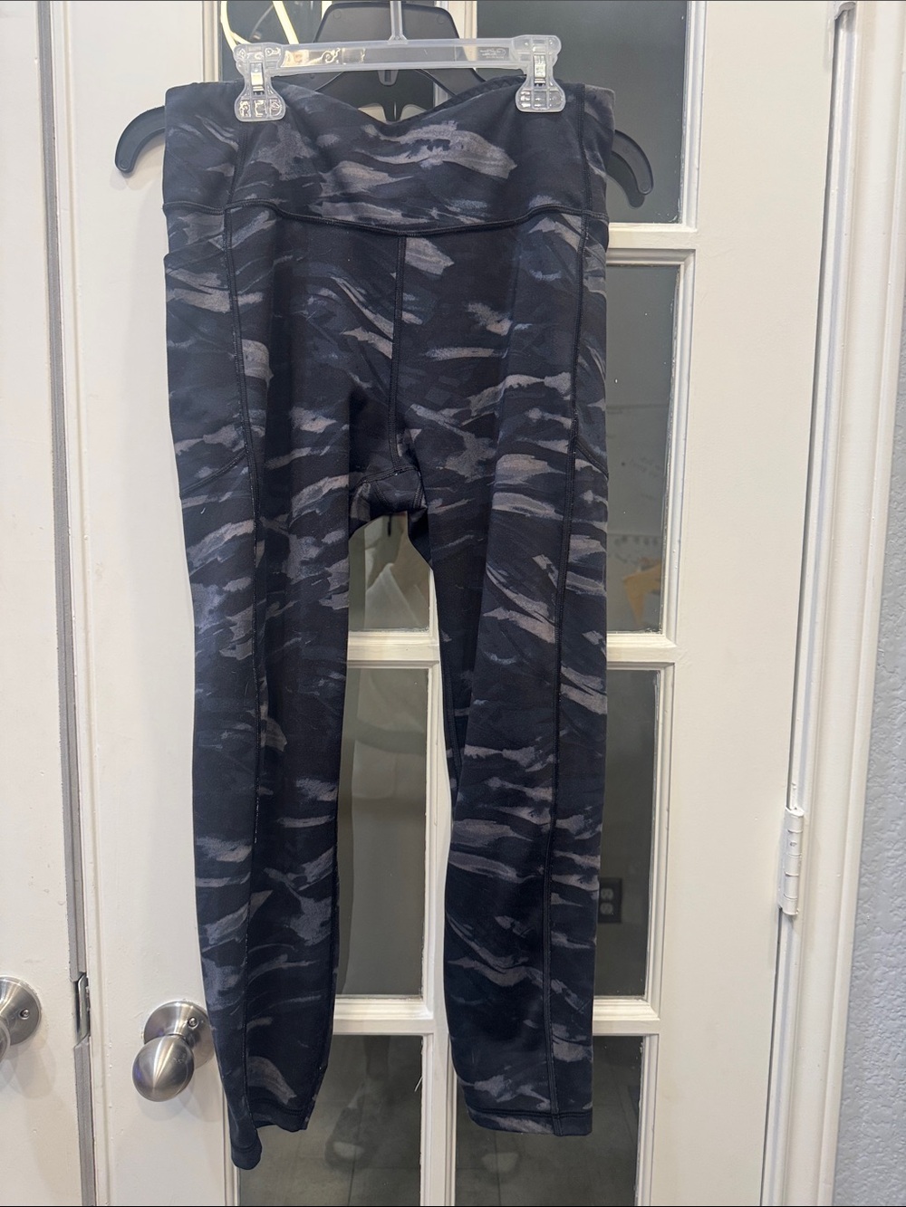 Victoria's Secret Black & Gray Camo High-Waist Leggings - L SHORT